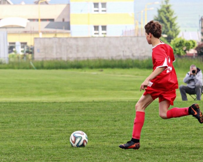 football, children, pupils, older pupils, sports, play, nature, boys, outdoor, he plays, boy, young, a child, ball, u15, match, playground, grass, beh, sport
